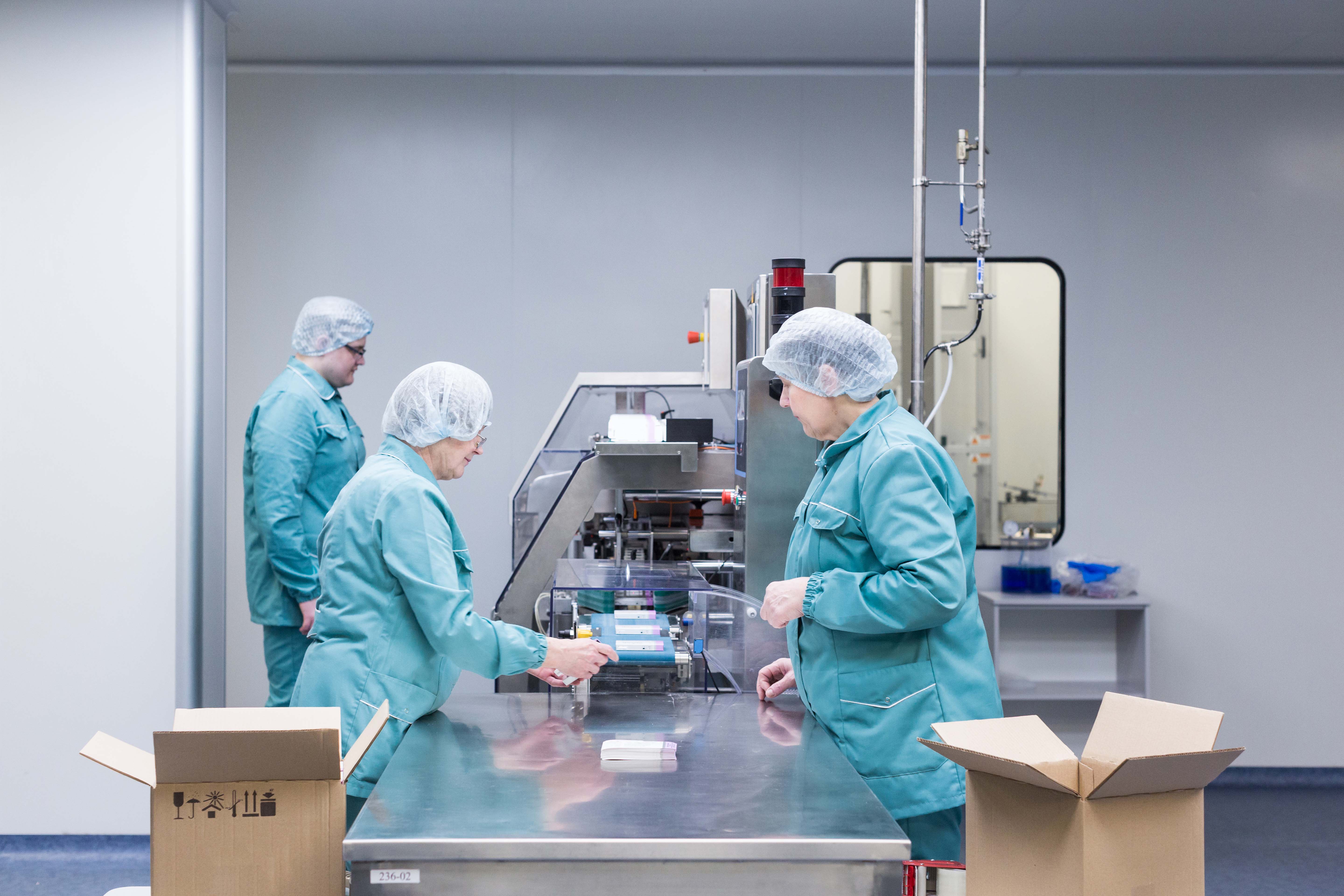 pharmaceutical technicians work sterile working conditions pharmaceutical factory scientists wearing protective clothing.jpg pharmaceutical technicians work sterile working conditions pharmaceutical factory scientists wearing protective clothing.jpg