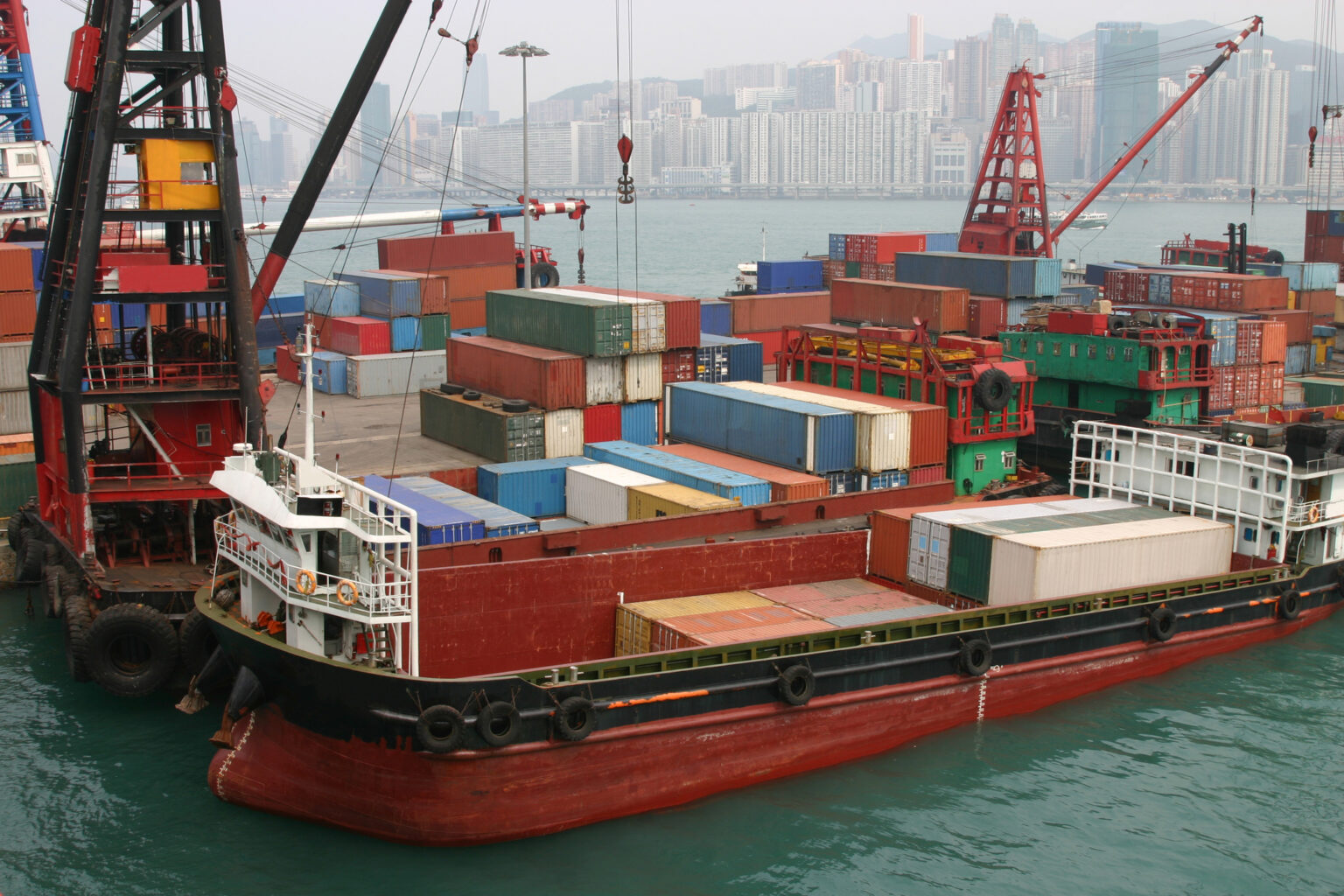 CONTAINERS AT SEA 1536x1024