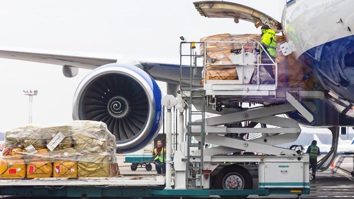 IMG bl03 loading cargo 2 1 RBABMT9N
